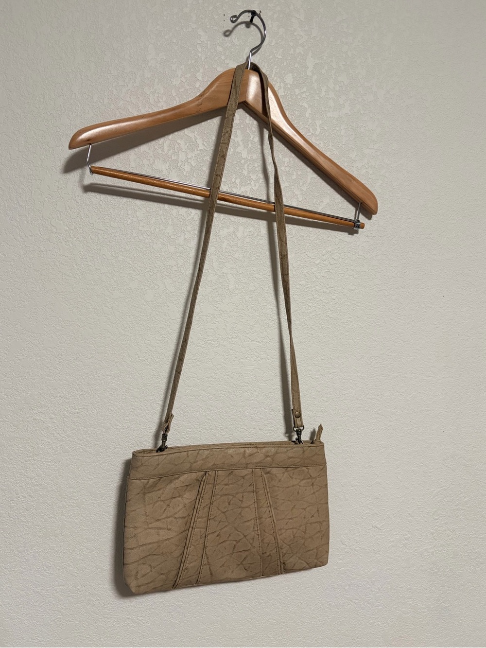 1970-1980 Clutch Brown Cross Body Vegan Faux Buffalo Skin Faux Leather Bag